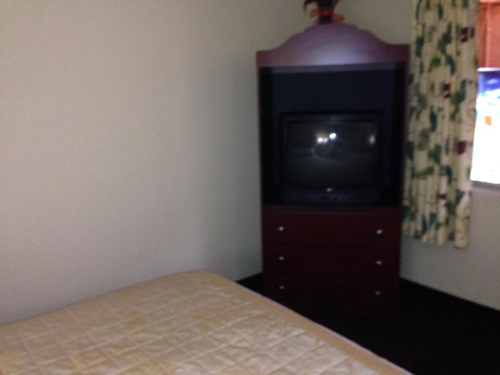 Americas Best Value Inn North Port Room photo