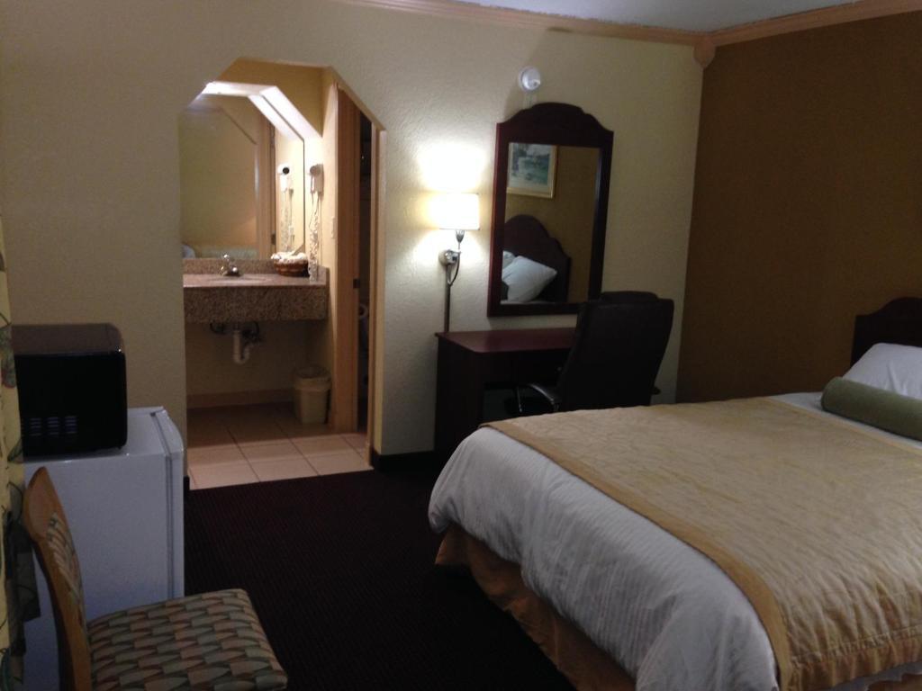 Americas Best Value Inn North Port Room photo