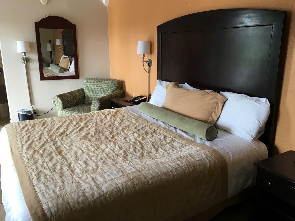 Americas Best Value Inn North Port Exterior photo