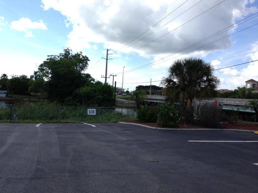 Americas Best Value Inn North Port Exterior photo